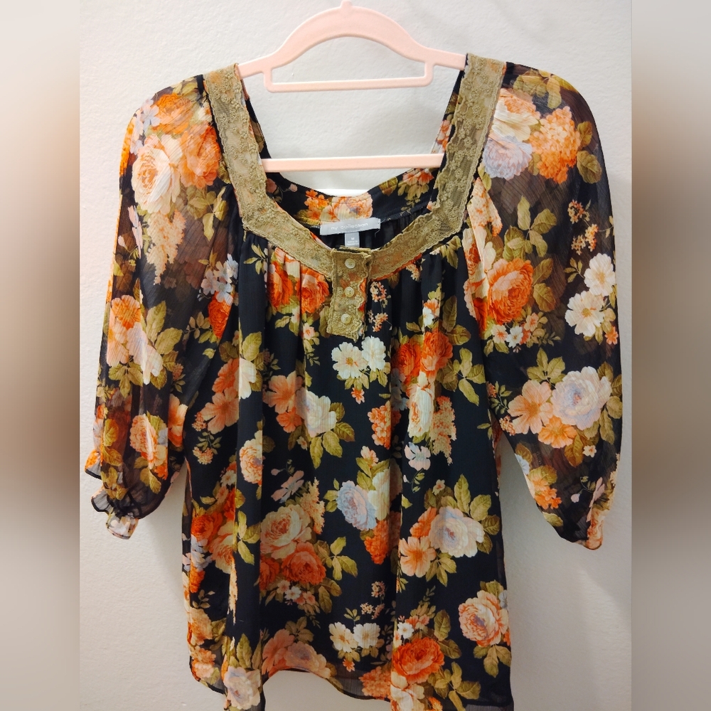 🦋NY Collection Black and Orange Floral Blouse
